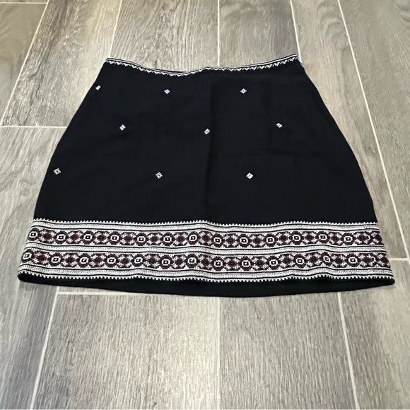 Women's Madewell Black & Maroon Embroidered Mini Skirt - Picture 2 of 8